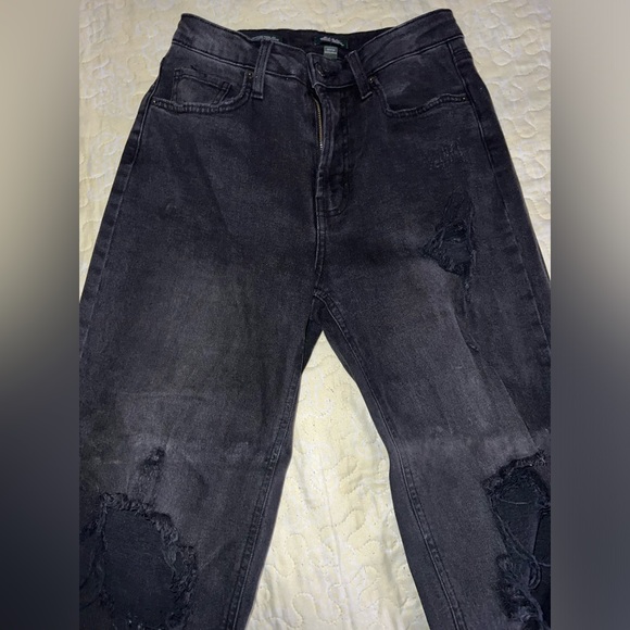 Jean - Picture 3 of 3